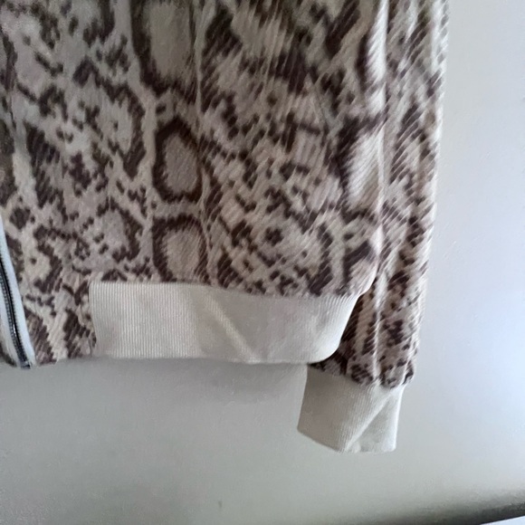 Equipment Femme Cream Snake Print Jacket Silk - Picture 5 of 8